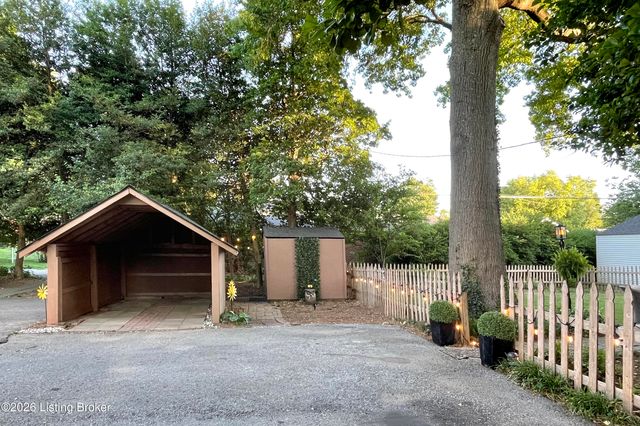 2332 Brighton Dr, Louisville, KY 40205