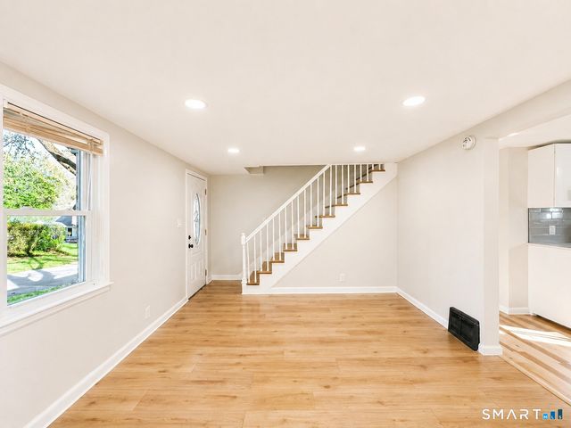 6 Peach Street, Waterbury, CT 06708