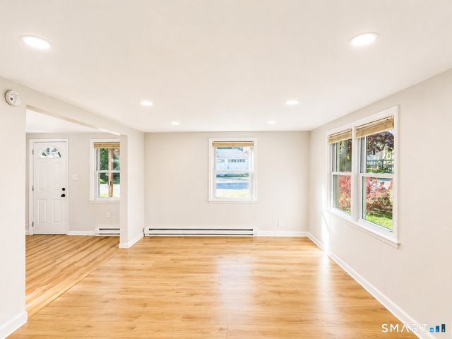 6 Peach Street, Waterbury, CT 06708