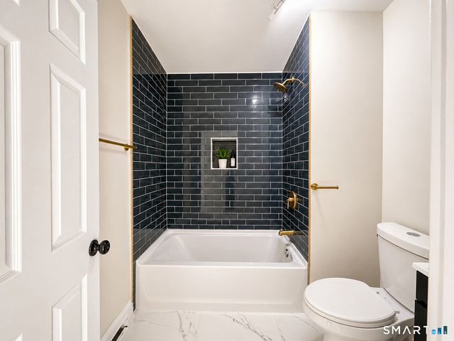 6 Peach Street, Waterbury, CT 06708