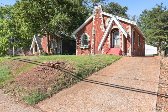 717 Yale Avenue, Webster Groves, MO 63119