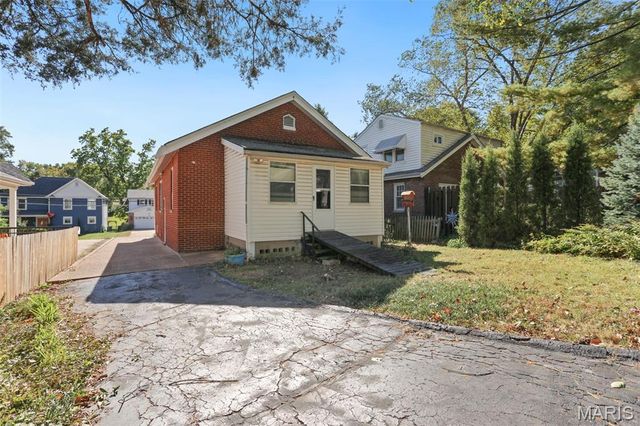 717 Yale Avenue, Webster Groves, MO 63119