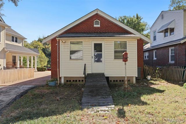 717 Yale Avenue, Webster Groves, MO 63119