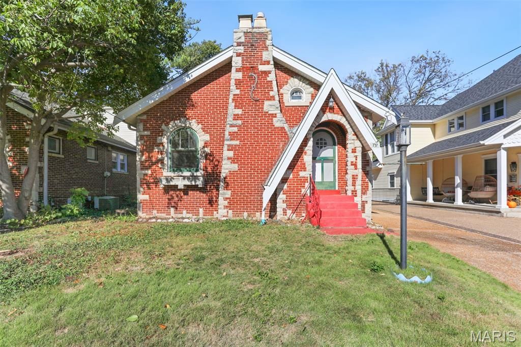 717 Yale Avenue, Webster Groves, MO 63119