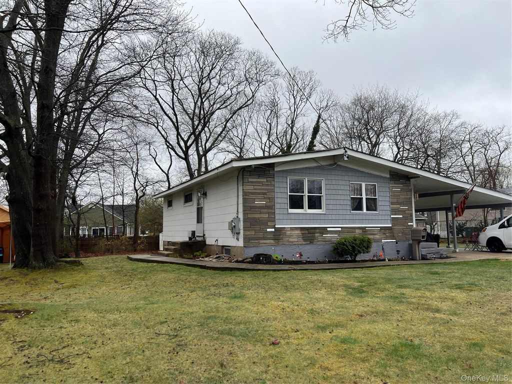 76 Samuel Street, Ronkonkoma, NY 11779