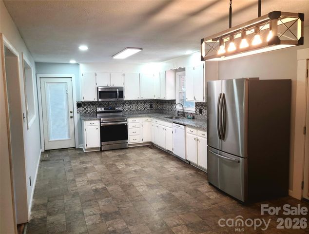 2230 Kenwood Drive, Kannapolis, NC 28081