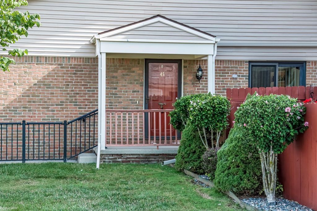 1660 River Road 45, Marysville, MI 48040