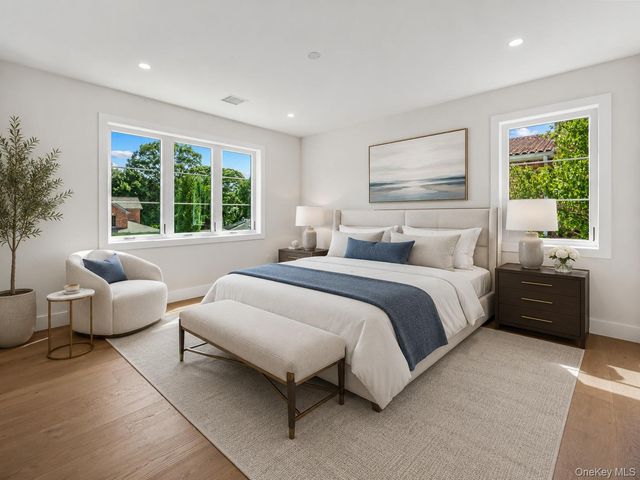 97 North Court, Roslyn Heights, NY 11577