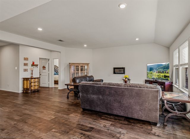 1901 Yale Street, Farmersville, TX 75442