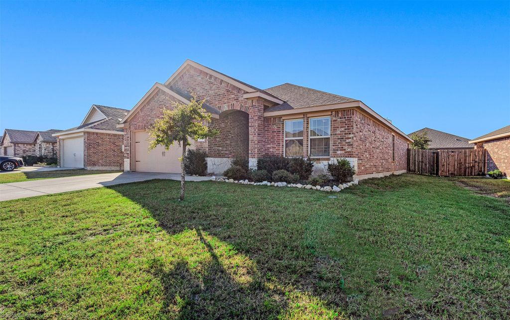 1901 Yale Street, Farmersville, TX 75442
