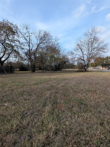 815 Seven Oaks Road, Bonham, TX 75418