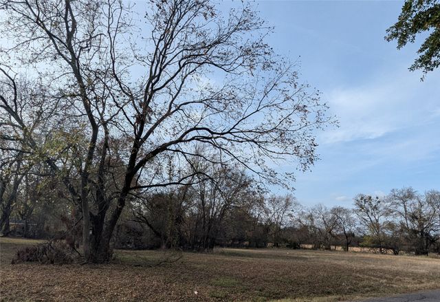 815 Seven Oaks Road, Bonham, TX 75418