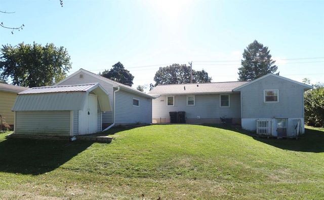 716 E Holum Street, Deforest, WI 53532
