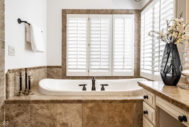 1863 Hourglass Drive, Carmel, IN 46032