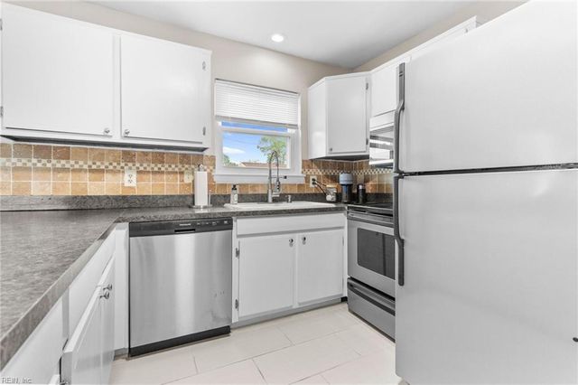 953 Carriage Hill RD, Virginia Beach, VA 23452