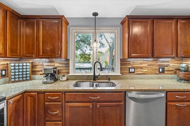 210 Hobart St, Hingham, MA 02043