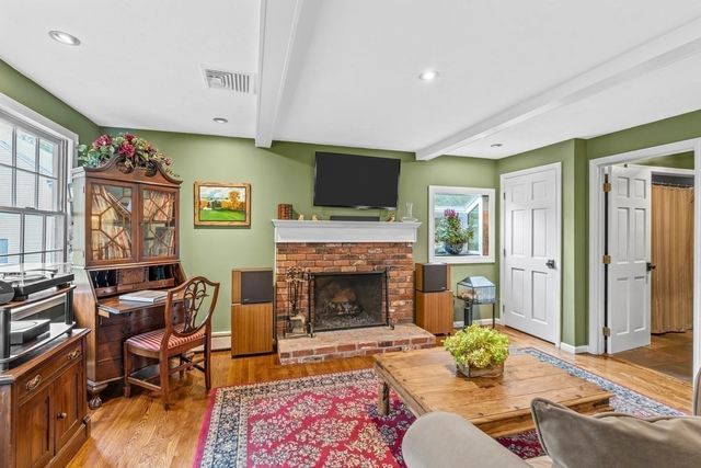 210 Hobart St, Hingham, MA 02043