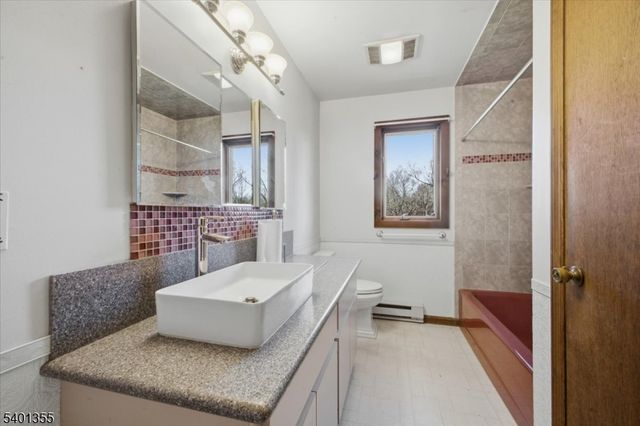 1023 Barley Sheaf Rd, Readington Twp., NJ 08822