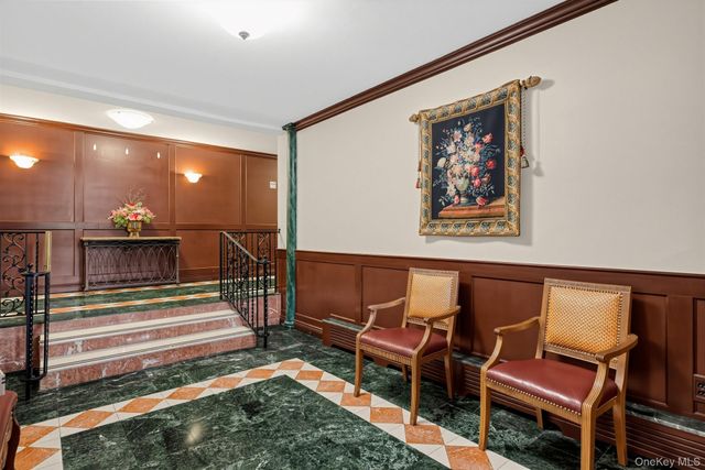 828 Pelhamdale Avenue 4L, New Rochelle, NY 10801