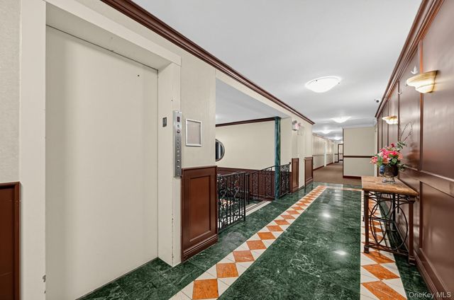 828 Pelhamdale Avenue 4L, New Rochelle, NY 10801