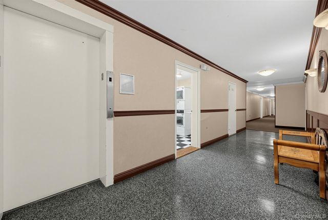 828 Pelhamdale Avenue 4L, New Rochelle, NY 10801