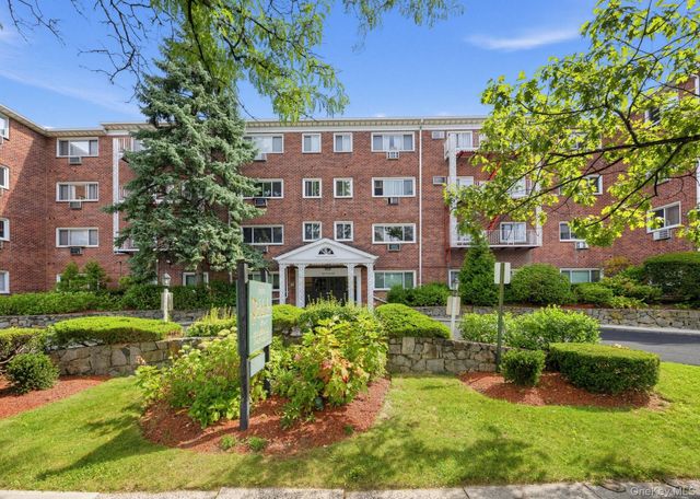 828 Pelhamdale Avenue 4L, New Rochelle, NY 10801