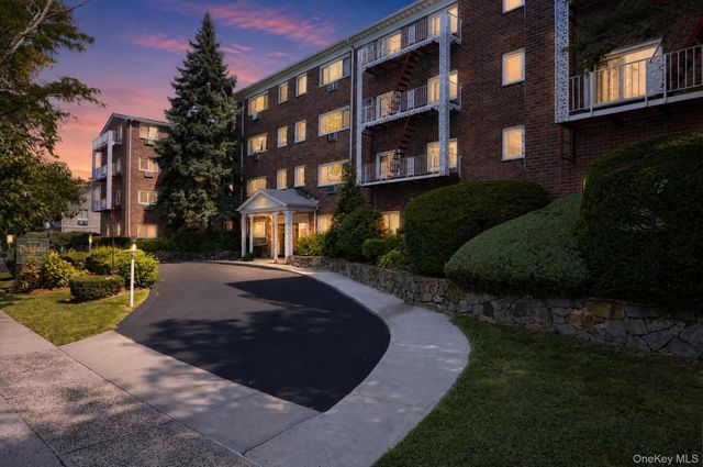 828 Pelhamdale Avenue 4L, New Rochelle, NY 10801