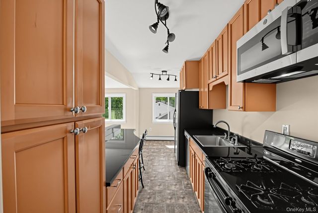 828 Pelhamdale Avenue 4L, New Rochelle, NY 10801