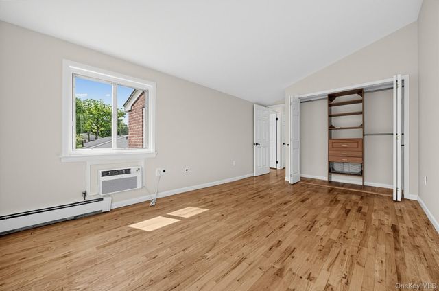 828 Pelhamdale Avenue 4L, New Rochelle, NY 10801