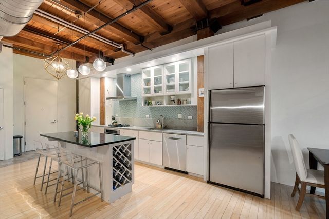 35 Channel Center St 303, Boston, MA 02210