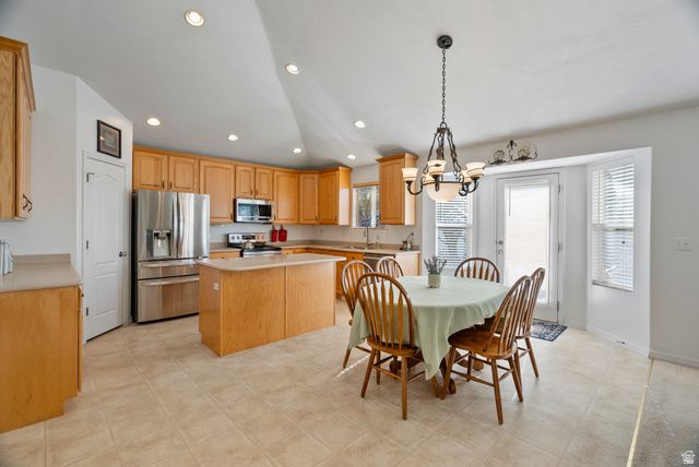 8332 S SADDLE OAKS CT, West Jordan, UT 84081