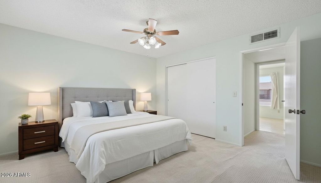 Image 12 of property listing at 1012 W MONTOYA Lane, Phoenix, AZ 85027