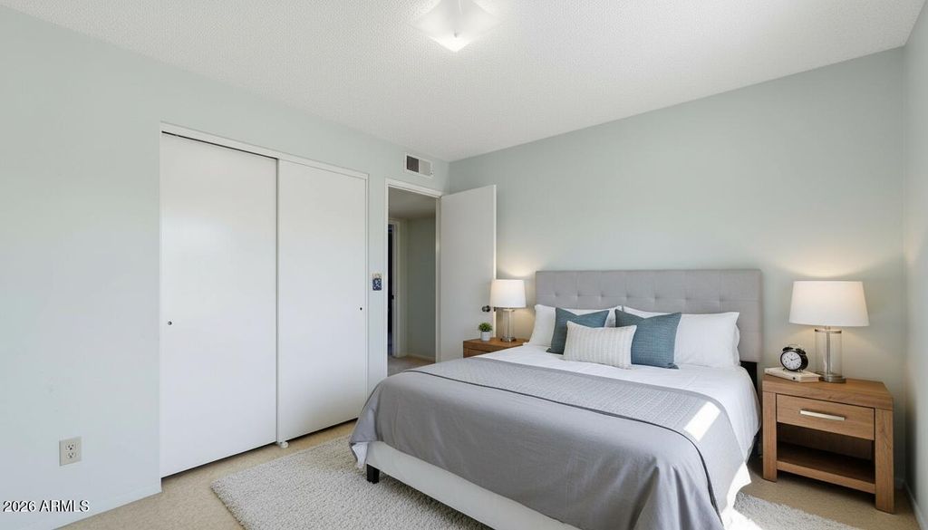 Image 16 of property listing at 1012 W MONTOYA Lane, Phoenix, AZ 85027