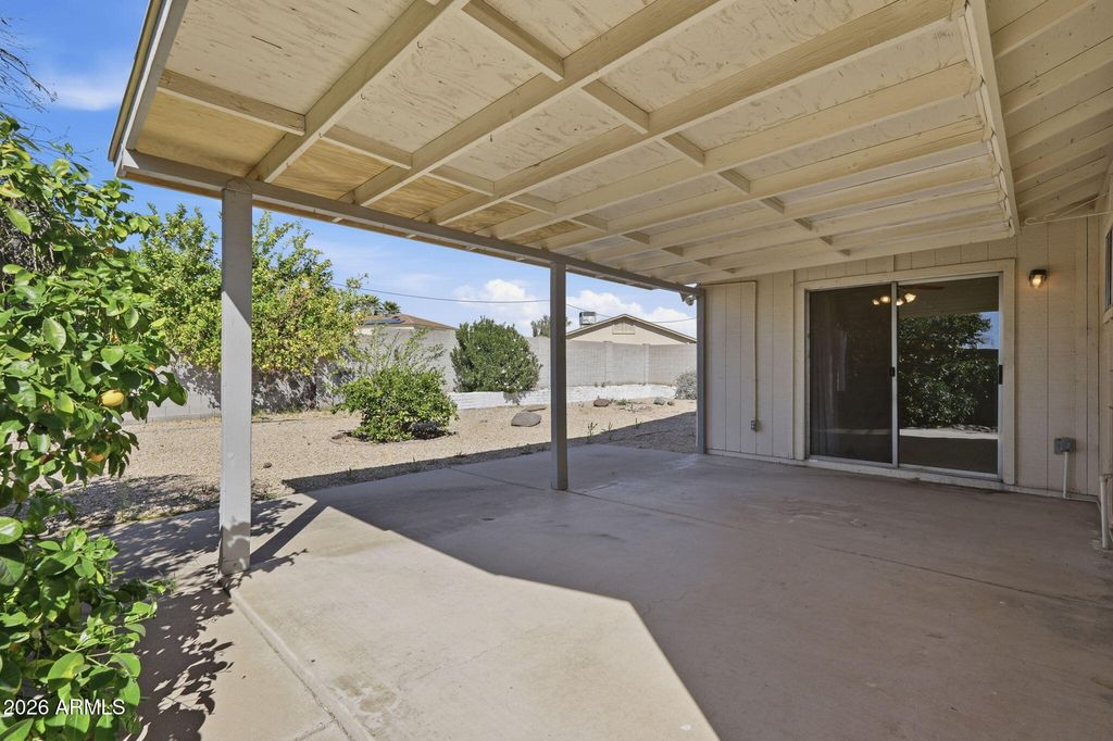 Image 17 of property listing at 1012 W MONTOYA Lane, Phoenix, AZ 85027