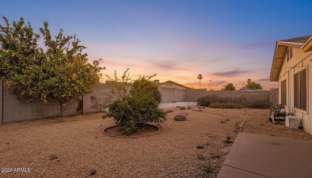 Image 19 of property listing at 1012 W MONTOYA Lane, Phoenix, AZ 85027