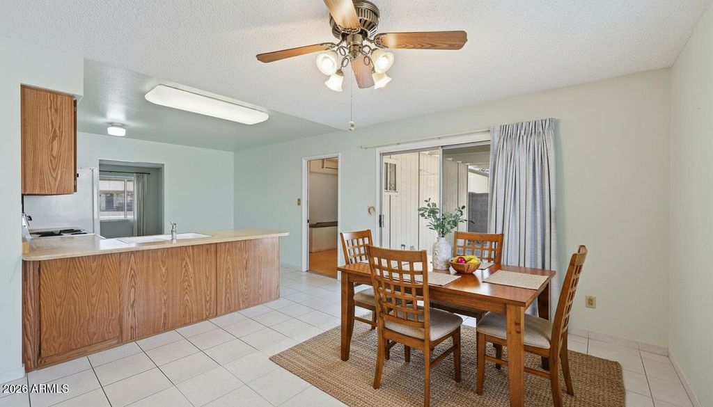 Image 6 of property listing at 1012 W MONTOYA Lane, Phoenix, AZ 85027