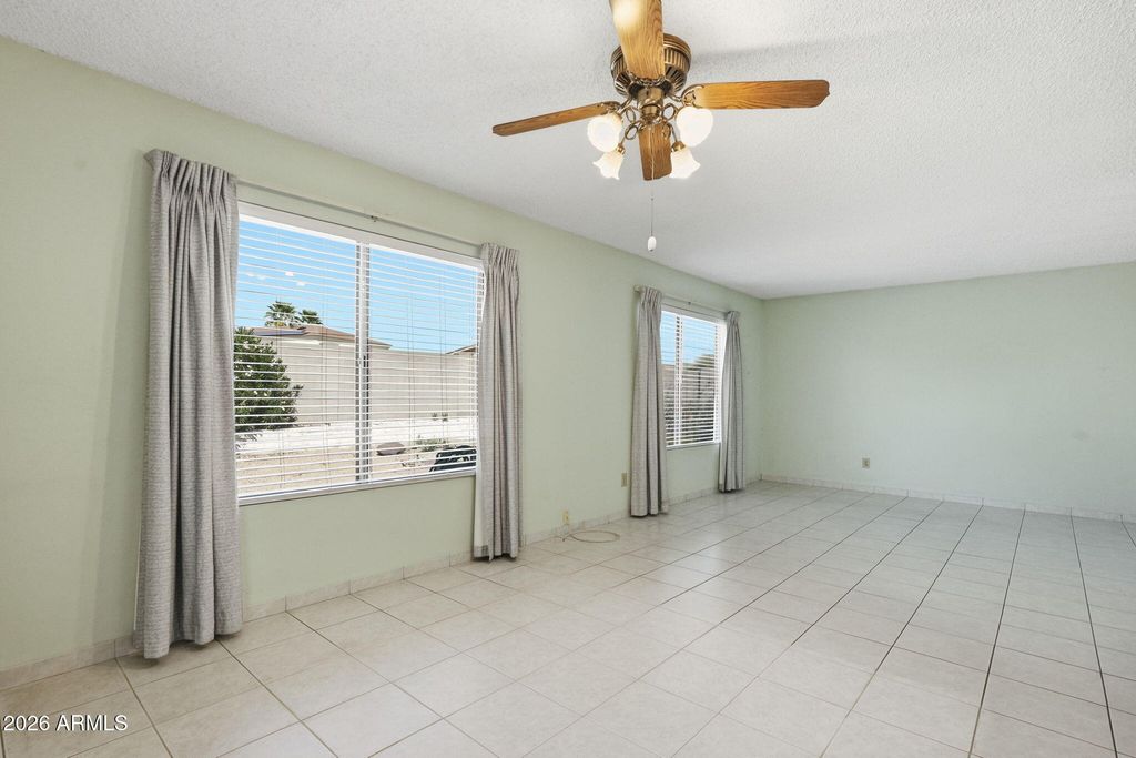 Image 9 of property listing at 1012 W MONTOYA Lane, Phoenix, AZ 85027