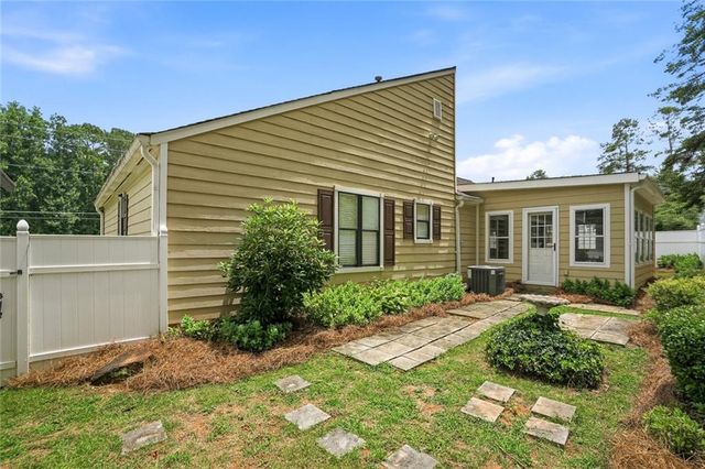 107 Riverchase Drive, Woodstock, GA 30188