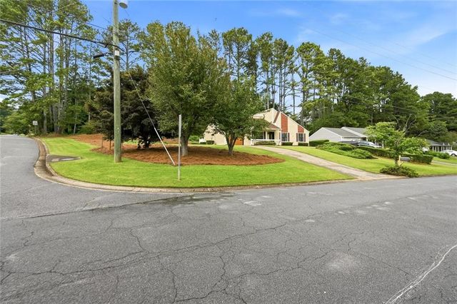 107 Riverchase Drive, Woodstock, GA 30188