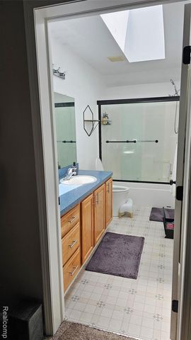 16996 Farmington Road, Livonia, MI 48154