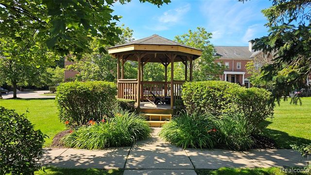 16996 Farmington Road, Livonia, MI 48154