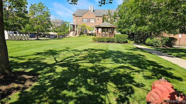 16996 Farmington Road, Livonia, MI 48154