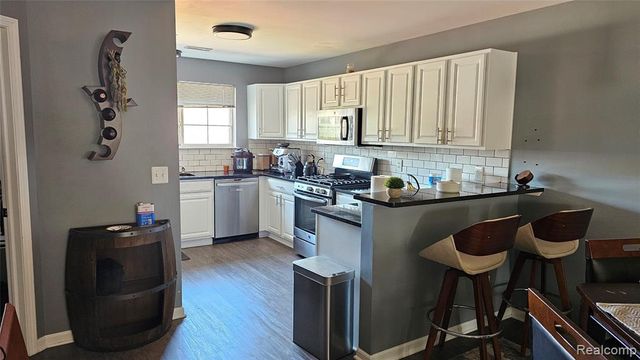 16996 Farmington Road, Livonia, MI 48154