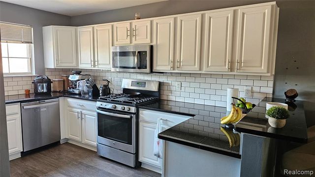 16996 Farmington Road, Livonia, MI 48154