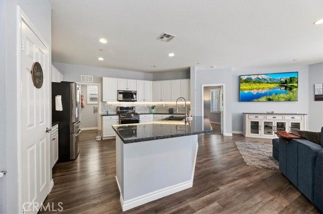 15699 Slowik Court, Fontana, CA 92336