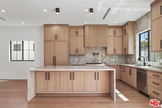 5917 Rhodes Avenue, Valley Village, CA 91607