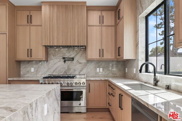 5917 Rhodes Avenue, Valley Village, CA 91607