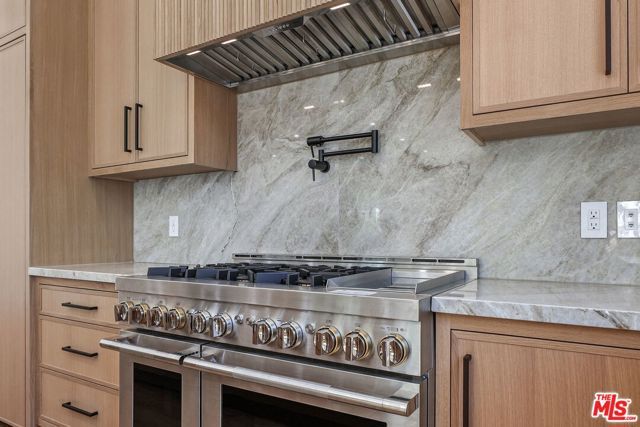 5917 Rhodes Avenue, Valley Village, CA 91607