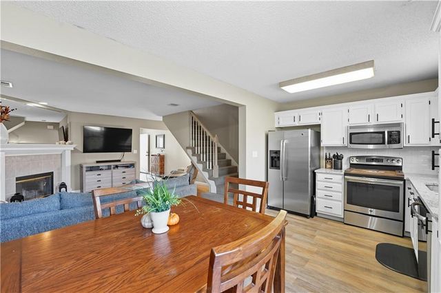 5623 NW Sunrise Meadow Circle, Lee's Summit, MO 64064