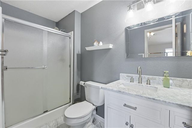 5623 NW Sunrise Meadow Circle, Lee's Summit, MO 64064